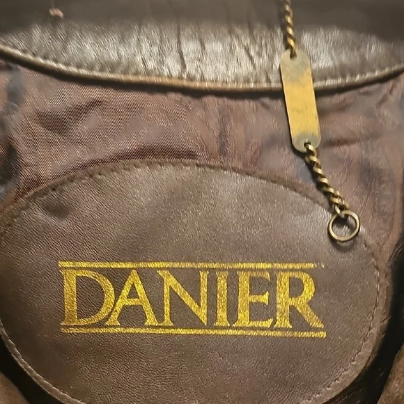 VINTAGE Danier Dark Brown Leather Jacket - Picture 2 of 12